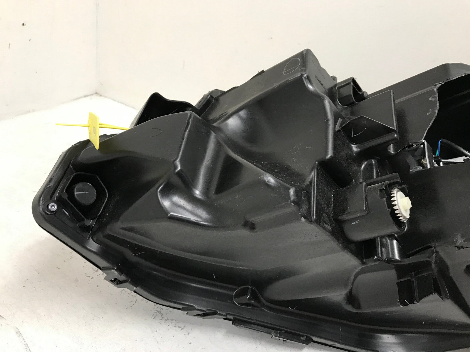 Headlight Damaged LED Right RH Nissan Rogue Platinum SL SV 2021 26010-6RR0A OEM