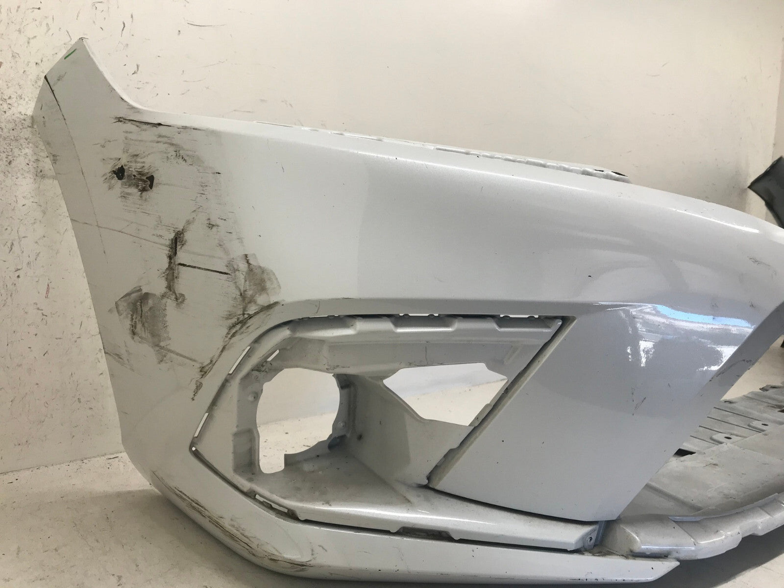 Front Bumper Cover White 2022 Honda Civic Sedn LX/Sp/EX/Tour 71101-T20-A000 OEM