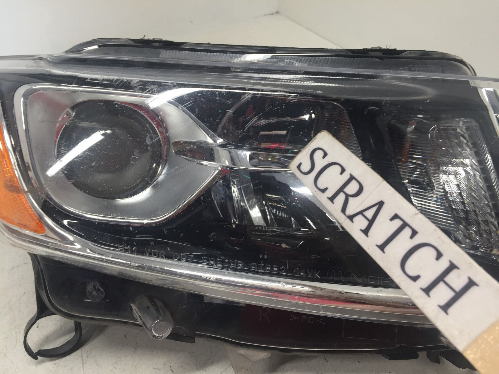 Headlight Damaged Right RH Jeep Grand Cherokee Halogen 14-2016 68110996AD OEM