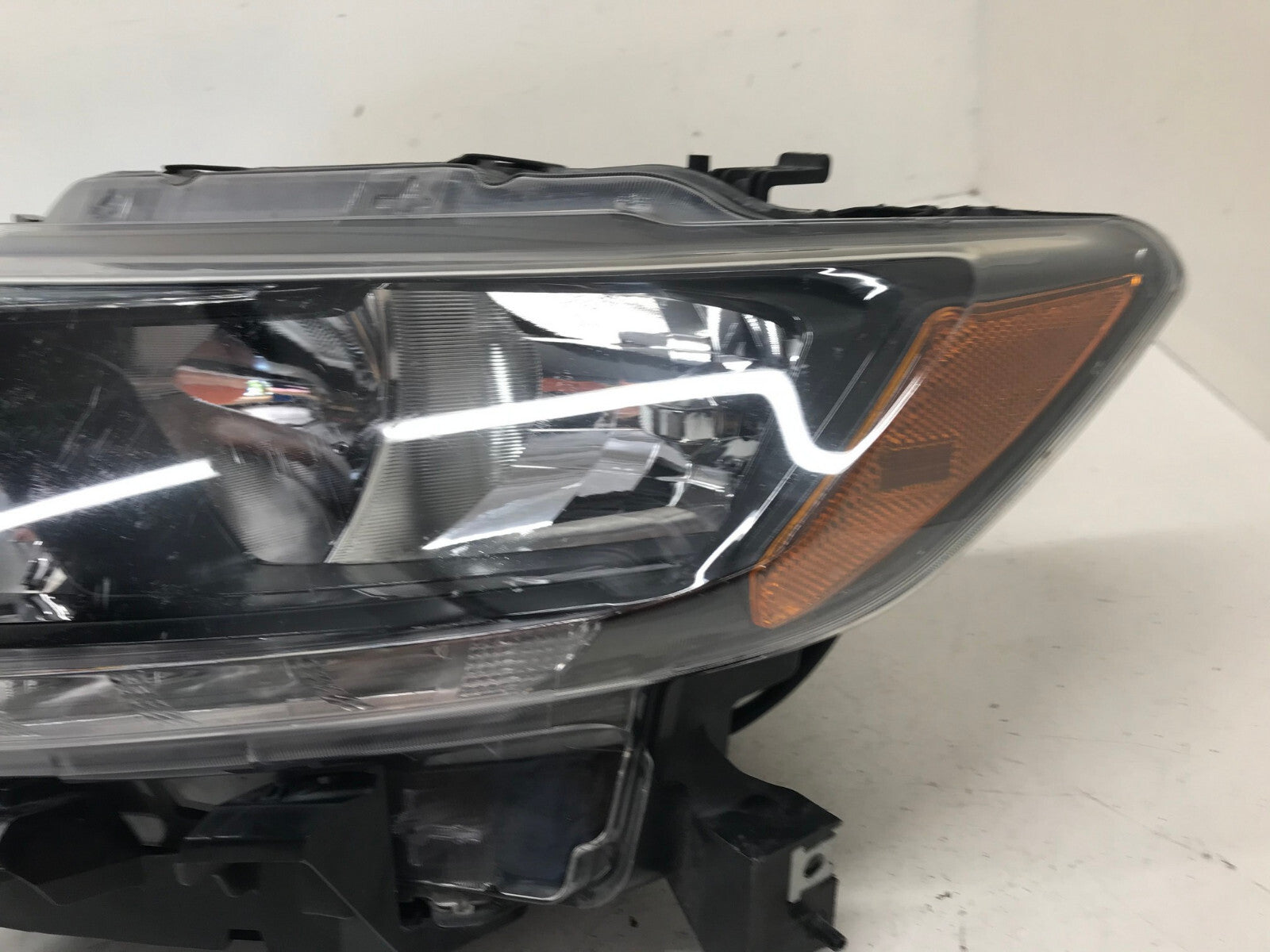 Headlight Damaged Left Driver LH Nissan Rogue 2014-2016 260604BA2A OEM