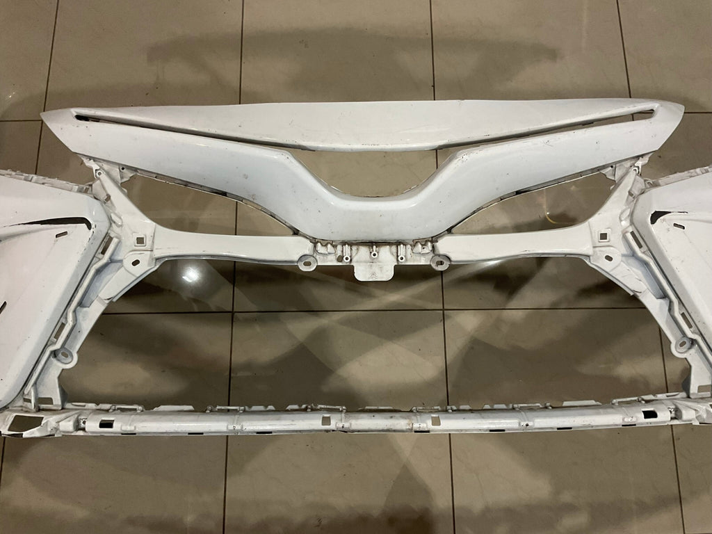 Front Bumper Cover White Toyota Camry SE XSE 2018 2019 52119-06e20 OEM