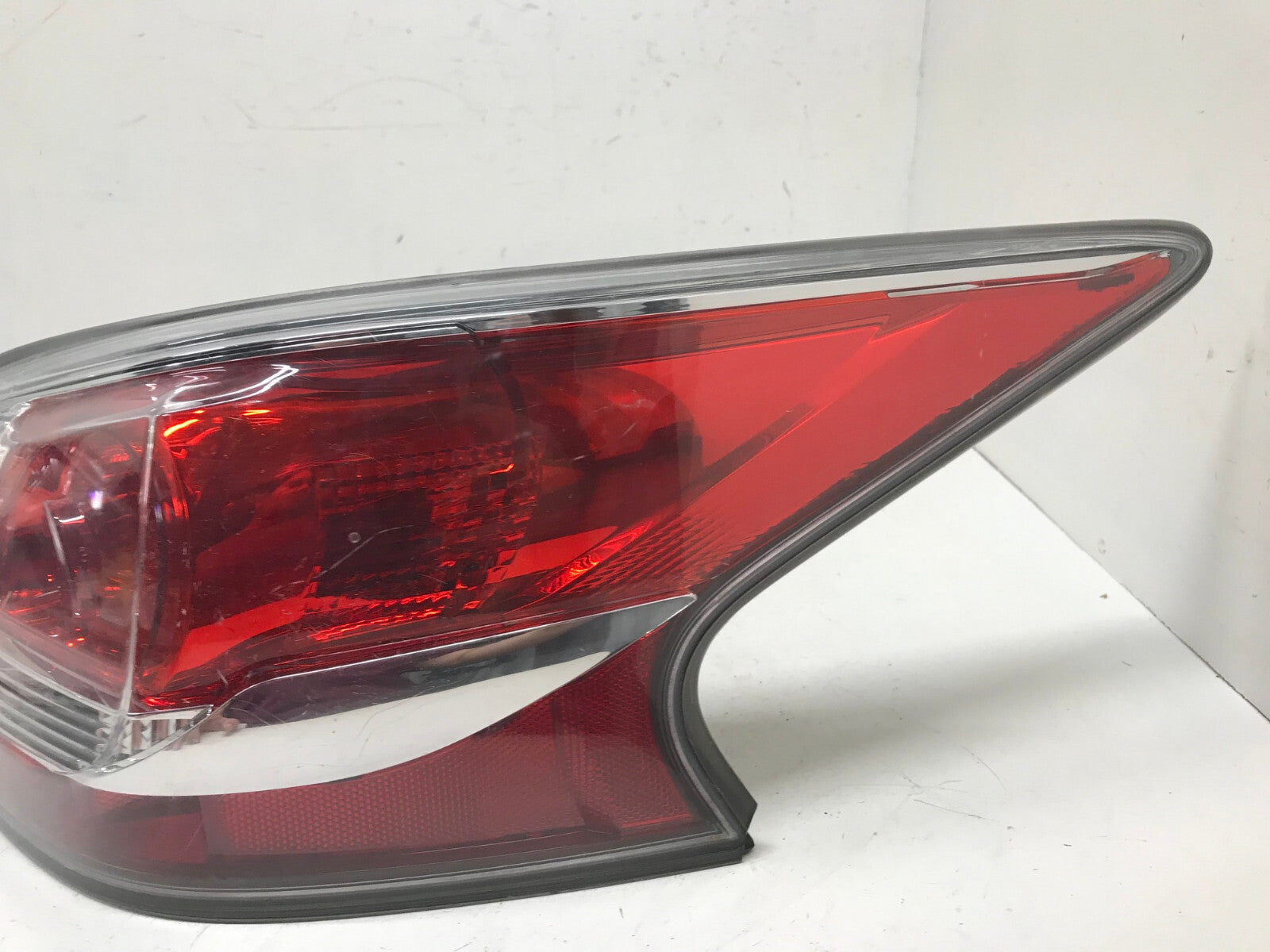 Tail light Damaged Right RH Passenger 2014-2015 Nissan Altima 265509HM0A OEM