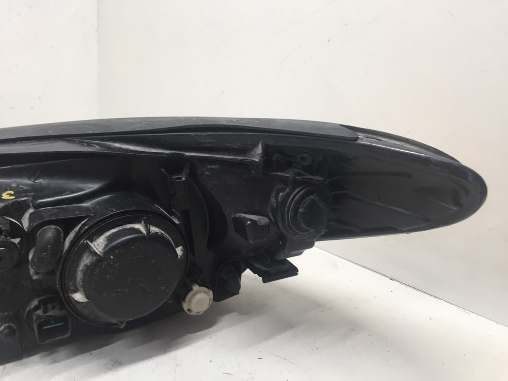 Headlight Damaged Right Passenger RH Hyundai Elantra 2010 921022H051 OEM