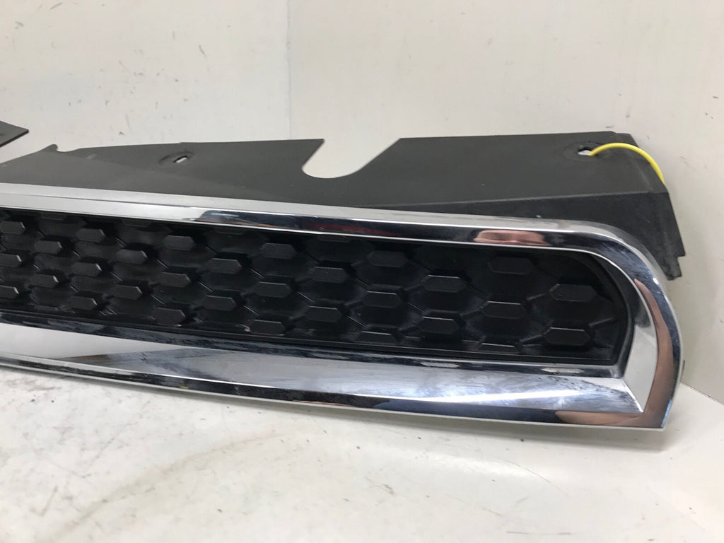Grill Grille Chevrolet Equinox 2010-2015 20882351 OEM