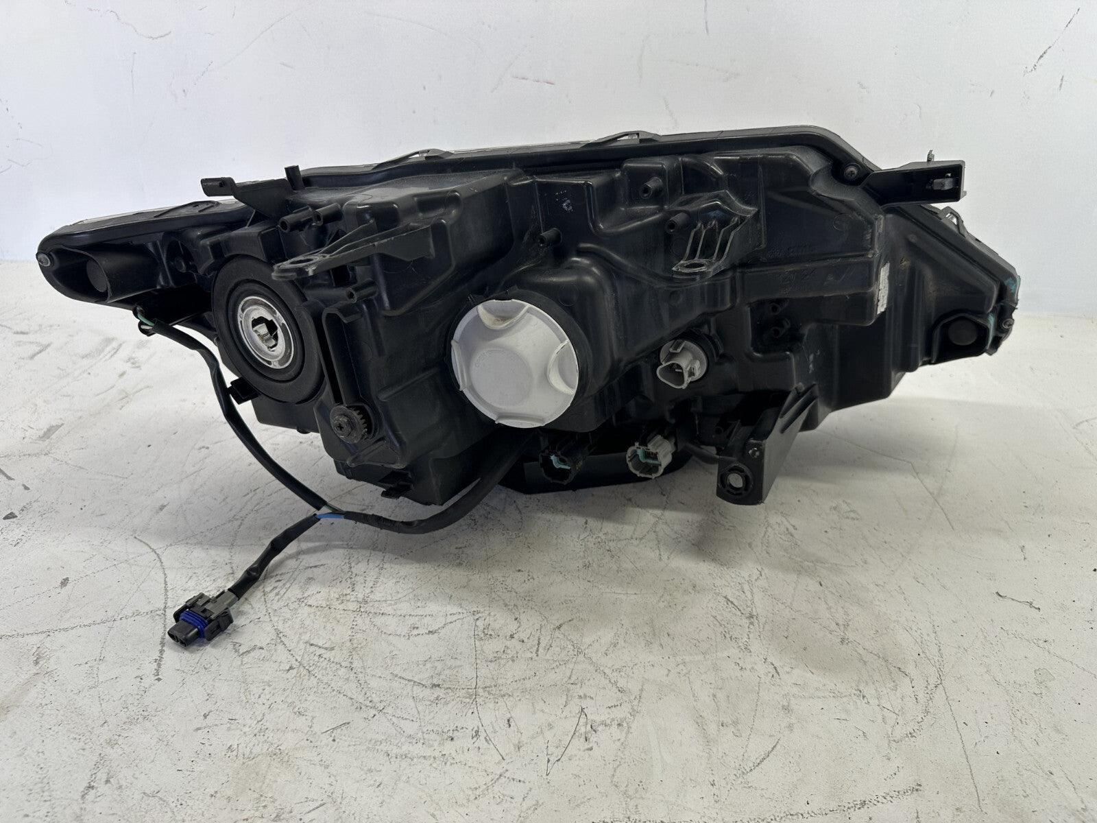 Headlight Left Driver LH Damaged 2017 2018 2019 2020 Nissan Rogue NI2502254 OEM