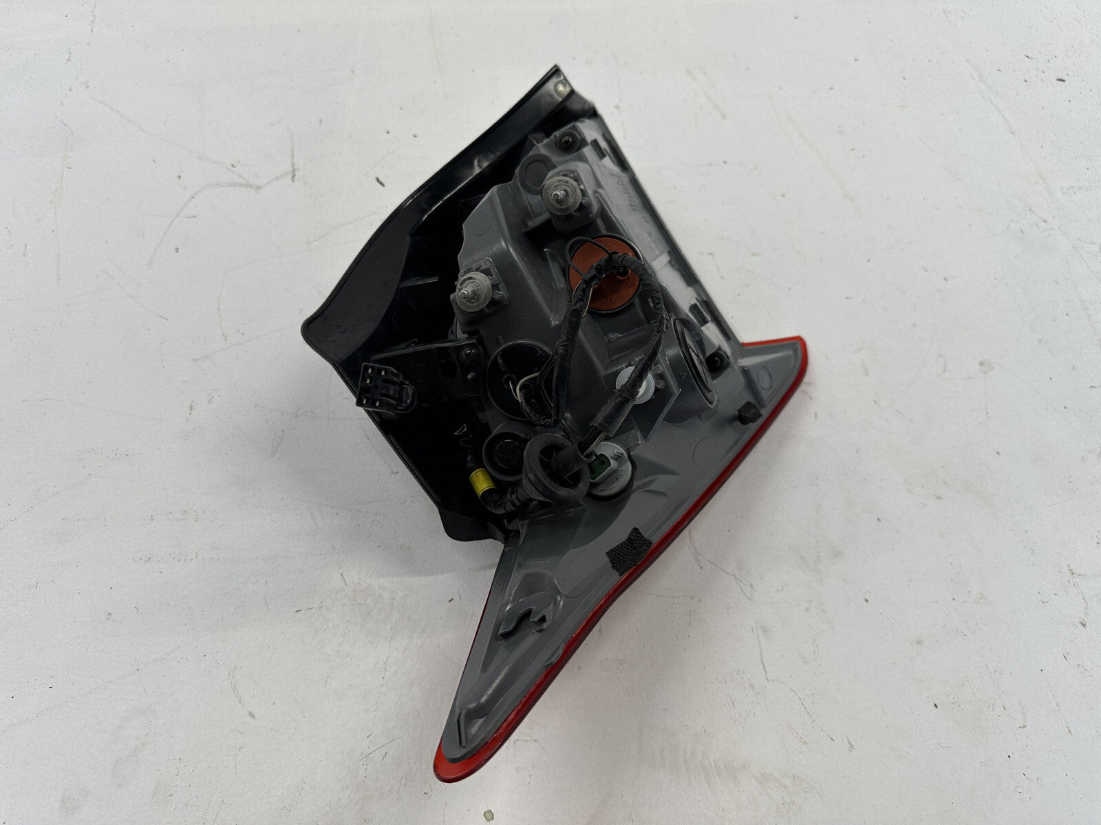 Tail light Damaged Right Passenger RH 2021-2023 Hyundai Elantra 92401AA020 OEM