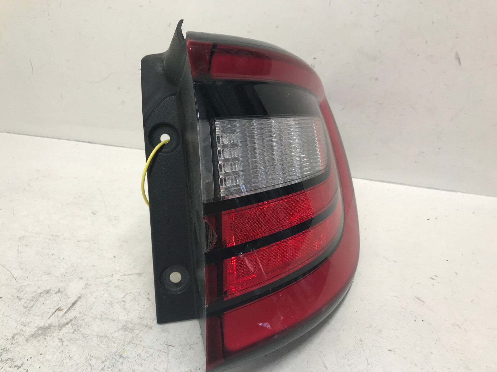 Tail light Damaged Right passenger RH 2014-2022 Dodge Durango 68272126AA OEM