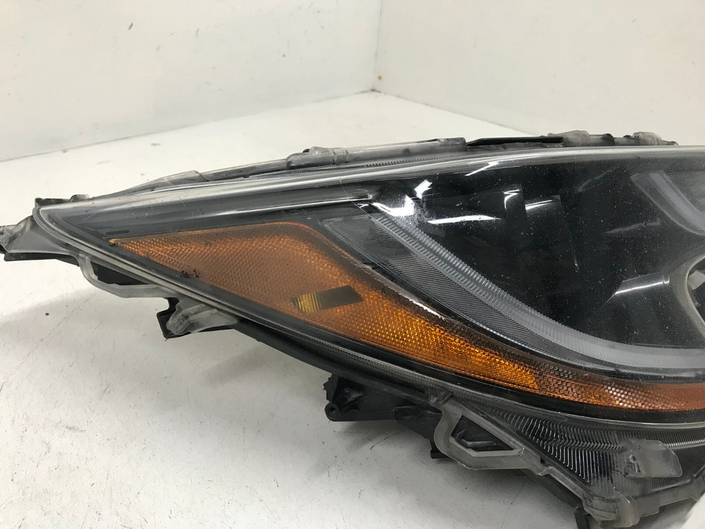 Headlight Damaged Right RH Toyota Corolla LE XLE Sedan 20-2021 81110-02S30 OEM