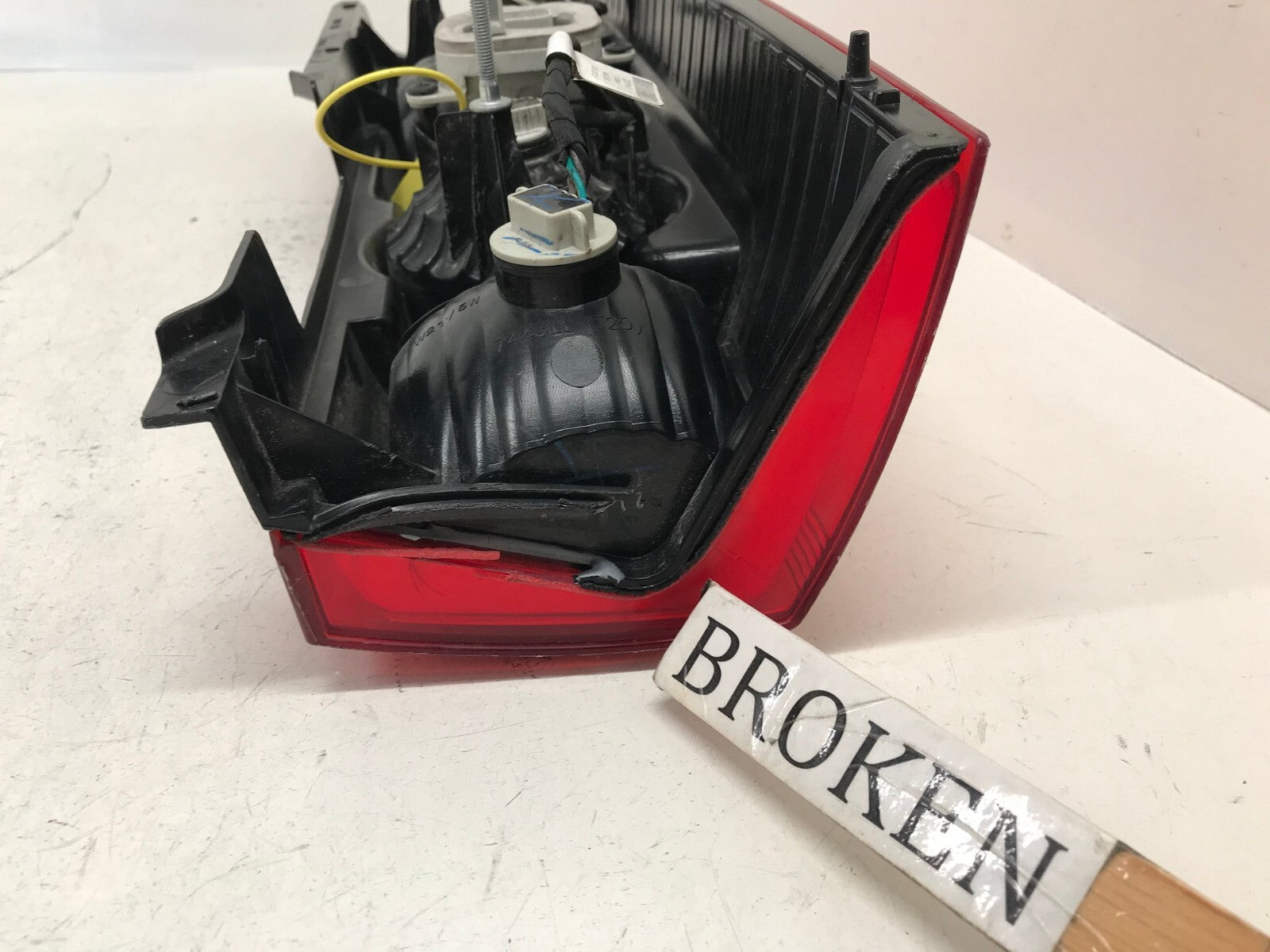 Tail light Damaged LH Driver 14-2022 Ram Promaster 1500 2500 3500 04725947AD OEM