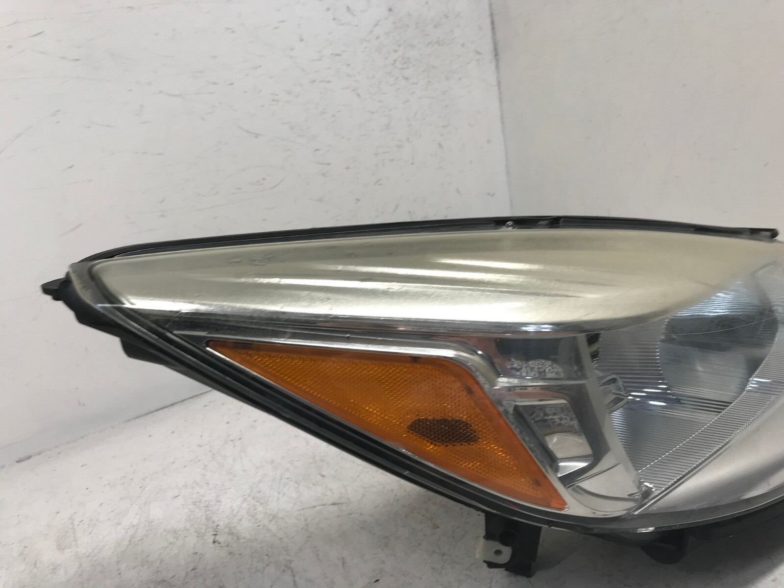 Headlight Damaged Right passenger RH Ford Escape 2013-2016 R 44ZH-2090-A OEM