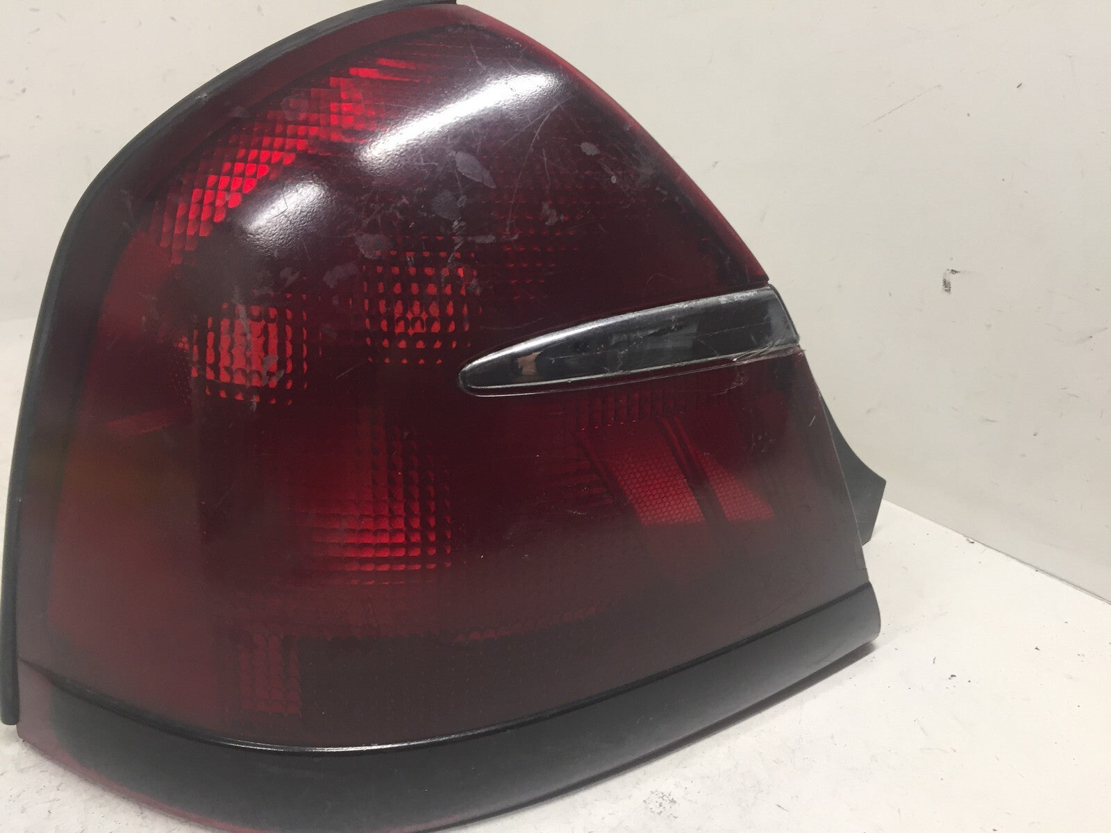 Tail light Damaged Lamp Driver LH Mercury Grand Marquis 98-02 XW3Z-13405-AA OEM