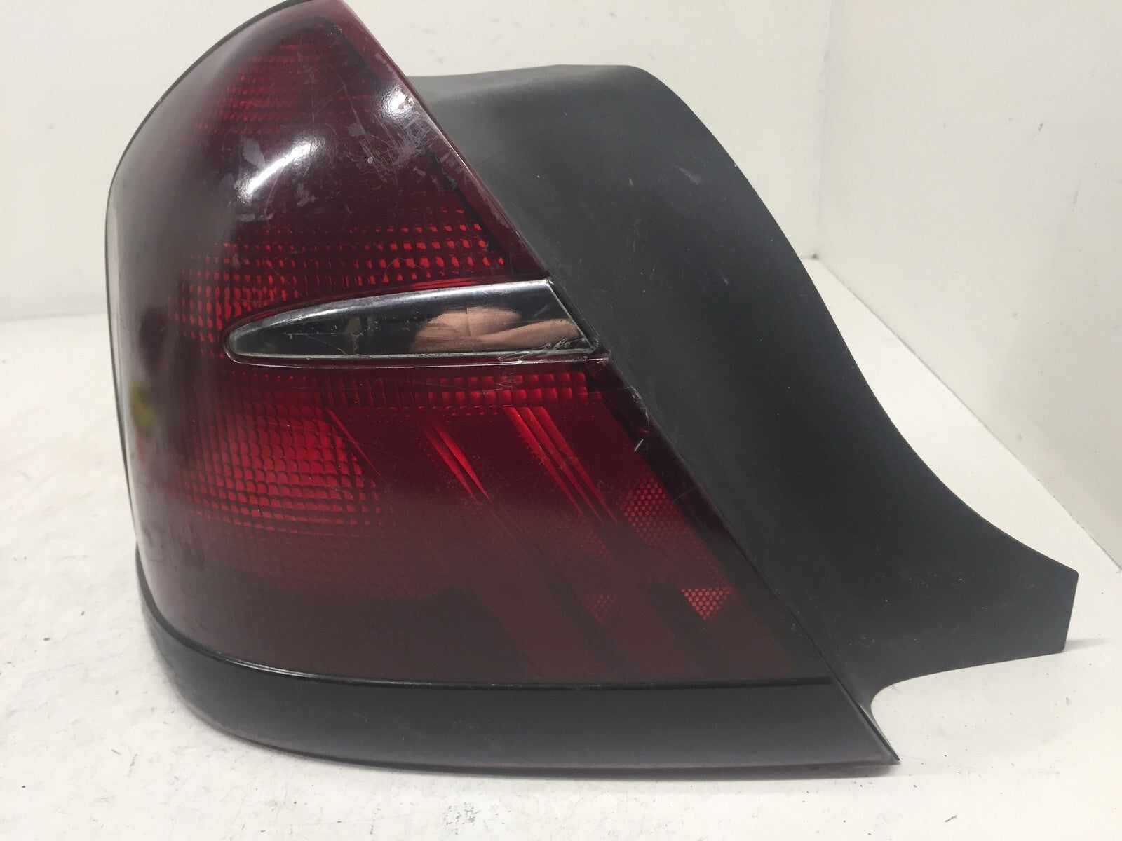 Tail light Damaged Lamp Driver LH Mercury Grand Marquis 98-02 XW3Z-13405-AA OEM