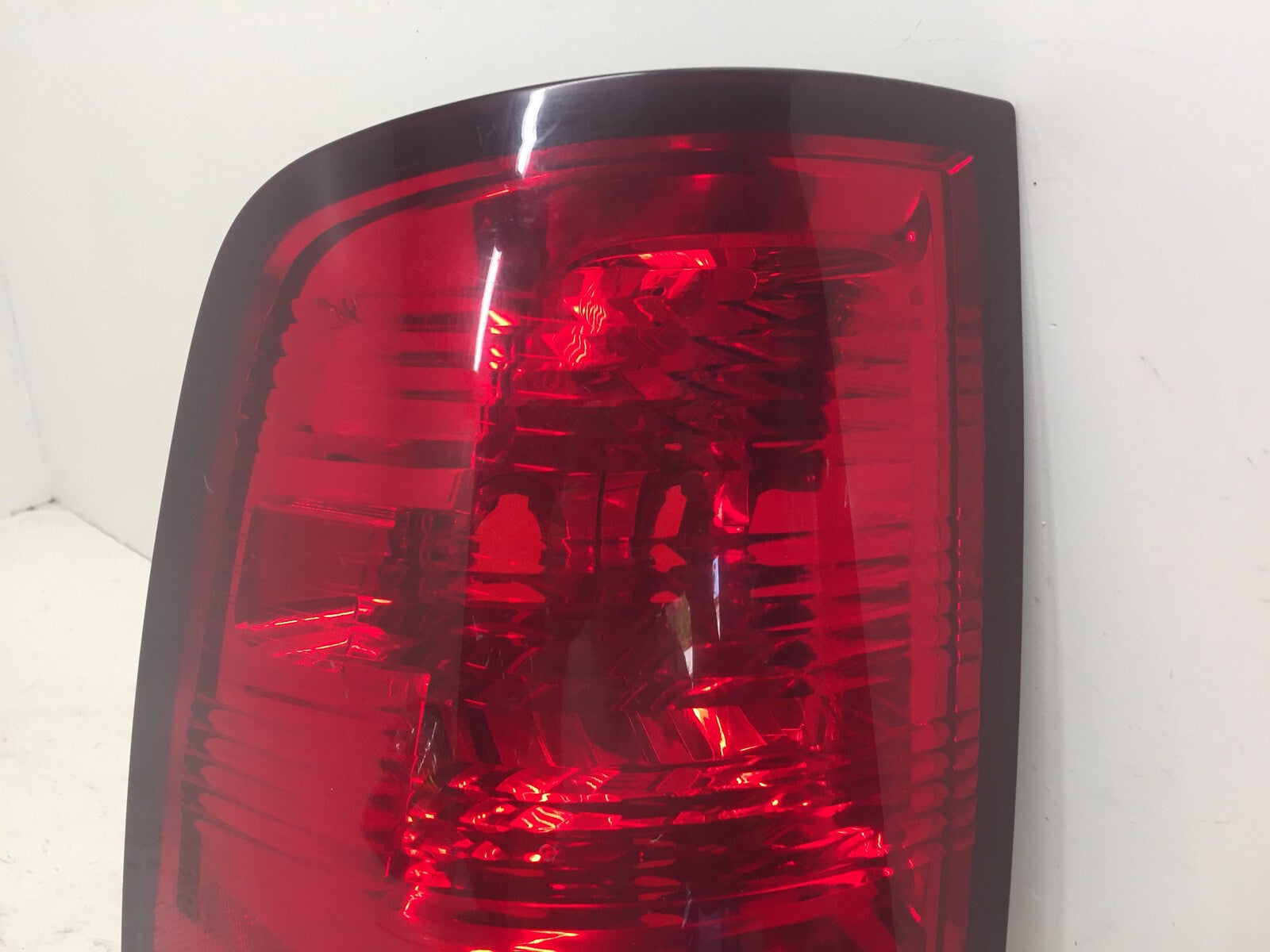 Tail light Damaged Lamp Driver Side Left LH Dodge Ram 2009-2015 55277415AC OEM