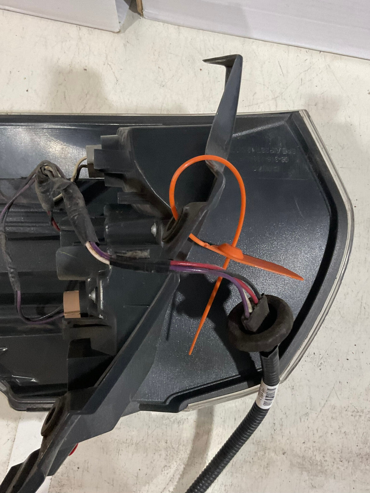 Tail light Damaged Left Driver LH 2019-2020 Hyundai Elantra 92403-F3500 OEM