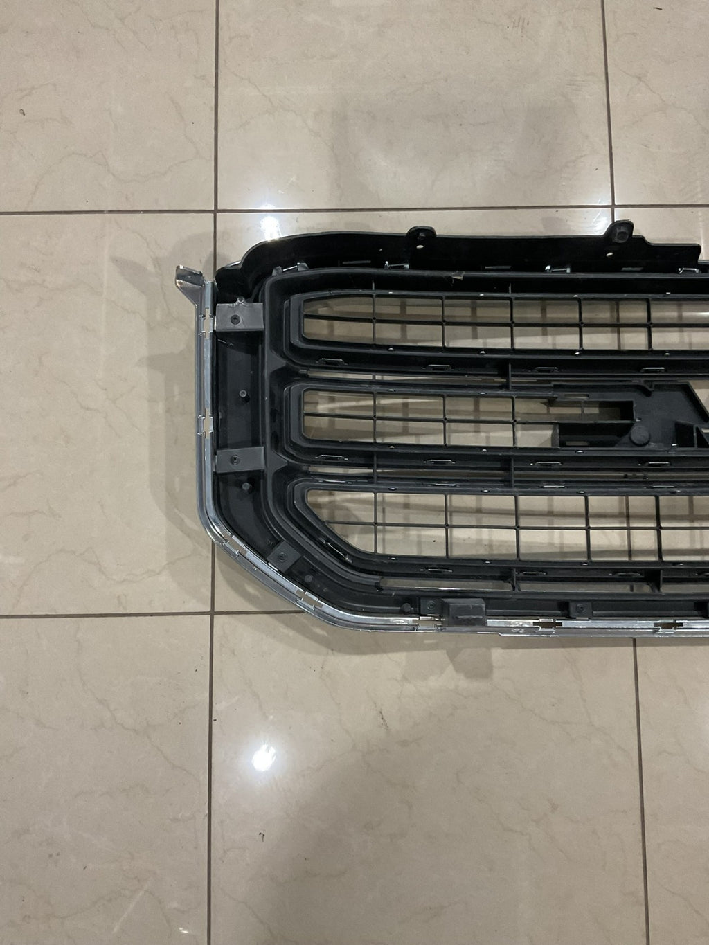 Grille Grill Silver 2015-2019 GMC Yukon 8411963 OEM