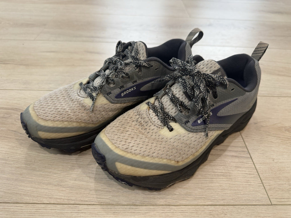 Brooks TRAIL Running Shoes White / Blue  Size 7