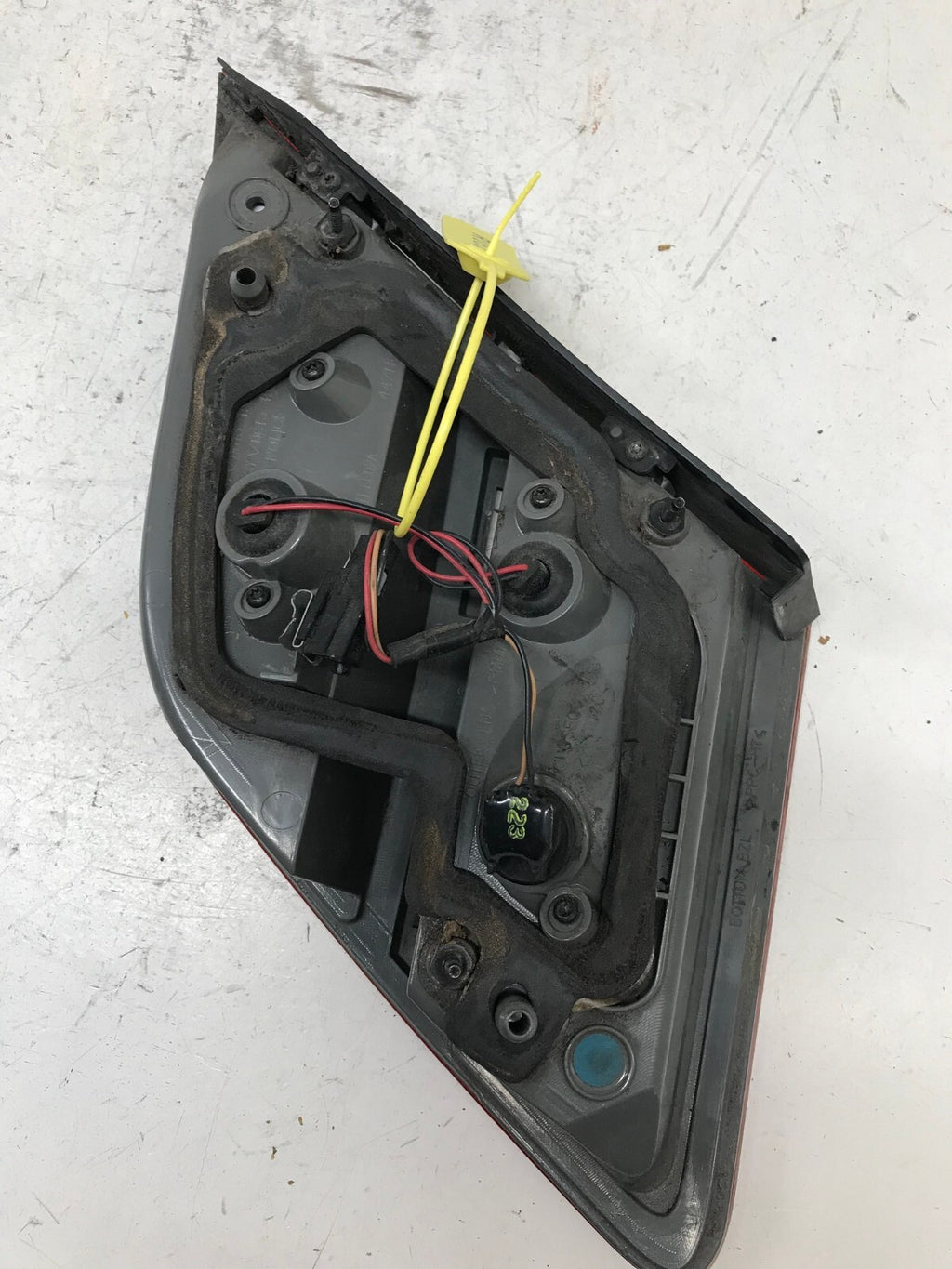 Tail light Damaged Right RH 13 14 15 16 17 18 19 Taurus SDN DG13-15B502-A OEM