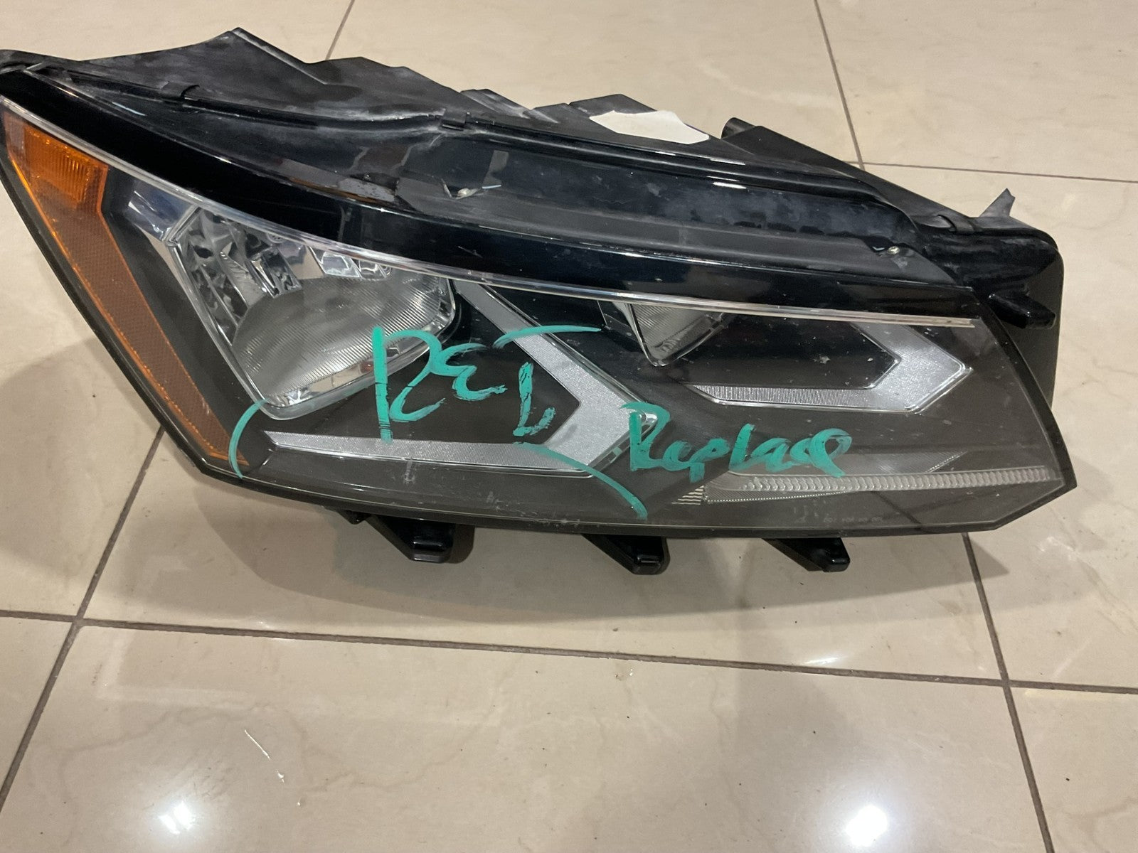 Headlight Right Passenger RH 2016 2017 2018 2019 Volkswagen Passat CAPA