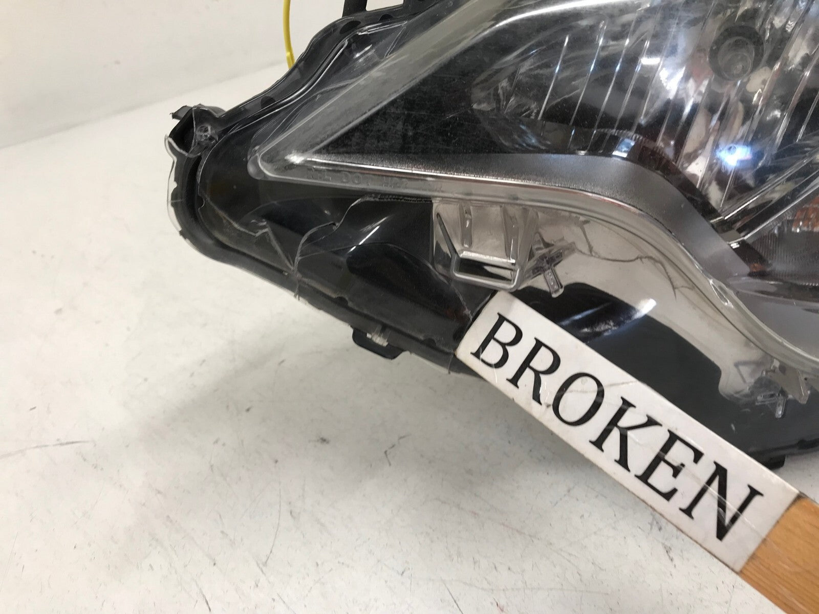 Halogen Headlight Damaged Driver LH Toyota Corolla 2014 - 2016 81150-02E60 OEM