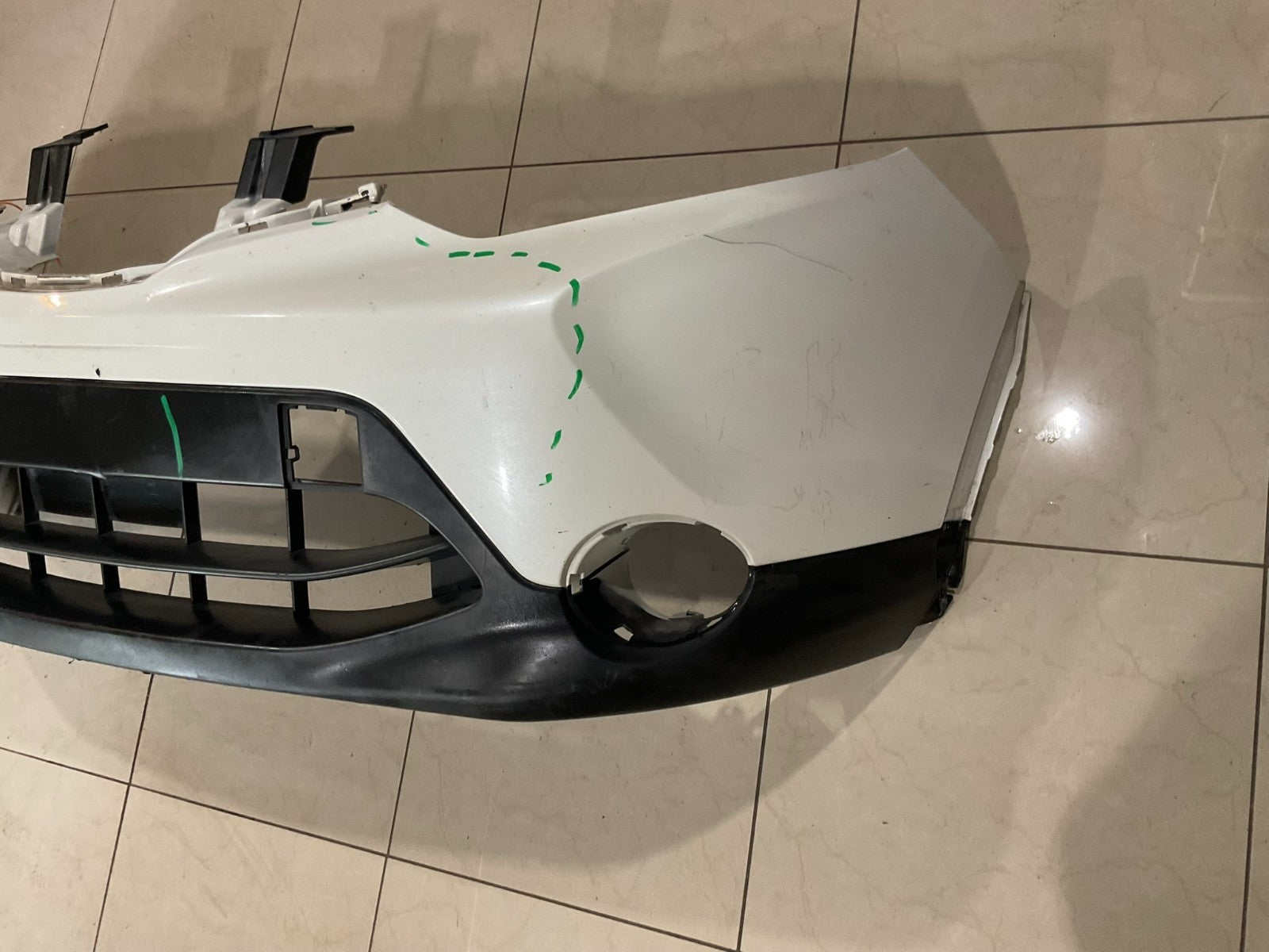 Front Bumper Cover White Nissan Rogue Sport 2017-2019 62022+6ma0h OEM