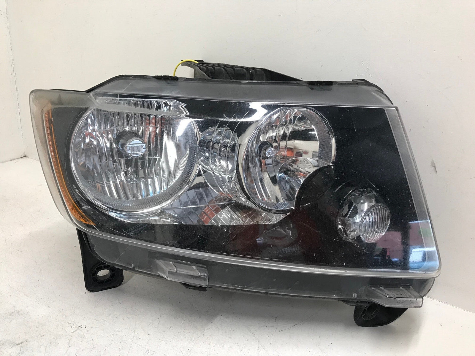 Halogen Headlight Damaged Passenger RH Jeep Compass 2013-2017 68171214AA OEM