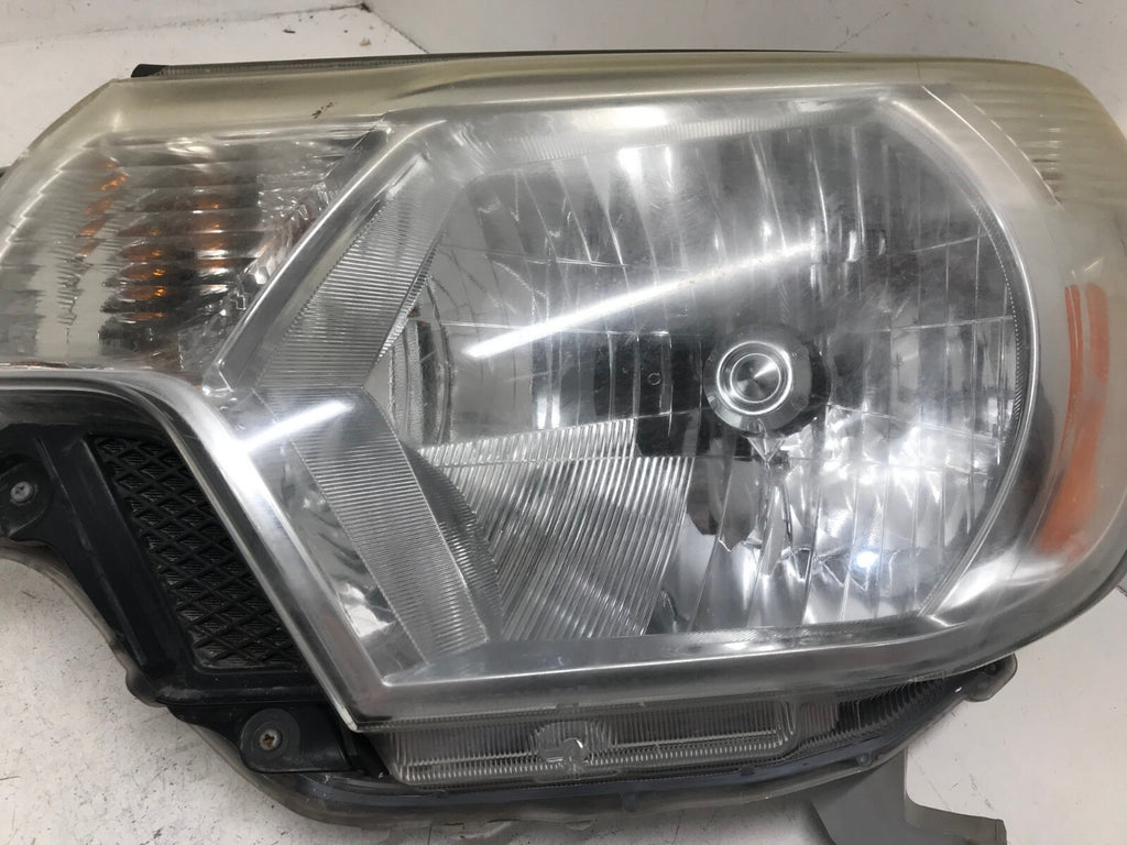 Headlight Damaged Left LH Driver Toyota Tacoma 2012 2015 81150-04180 OEM