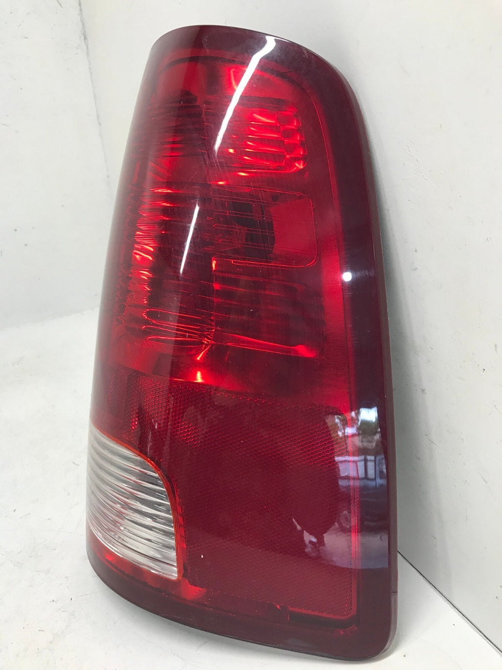 Tail light Damaged RH Right Dodge Ram 1500 2500 3500 2009-2018 55277414AA OEM