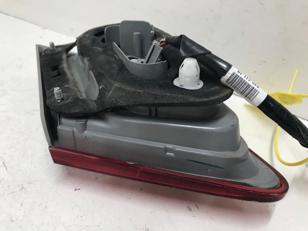 Tail light Damaged Passenger RH Toyota Camry Hybrid 2010-2011 8158133170 OEM