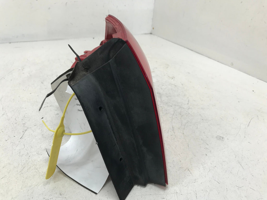 Tail light Damaged Passenger RH 2012-2015 Volkswagen Passat 561945096H OEM