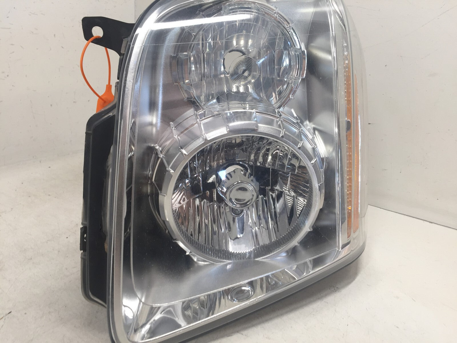 Headlight Damaged Headlamp Left Driver Side GMC Yukon XL 1500 2500 2007-2014 OEM