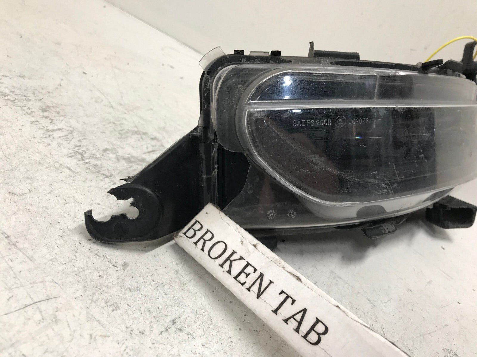 Fog light Damaged Driver LH Left 2020 - 2022 Lincoln Corsair LJ7B-15A255-AC OEM