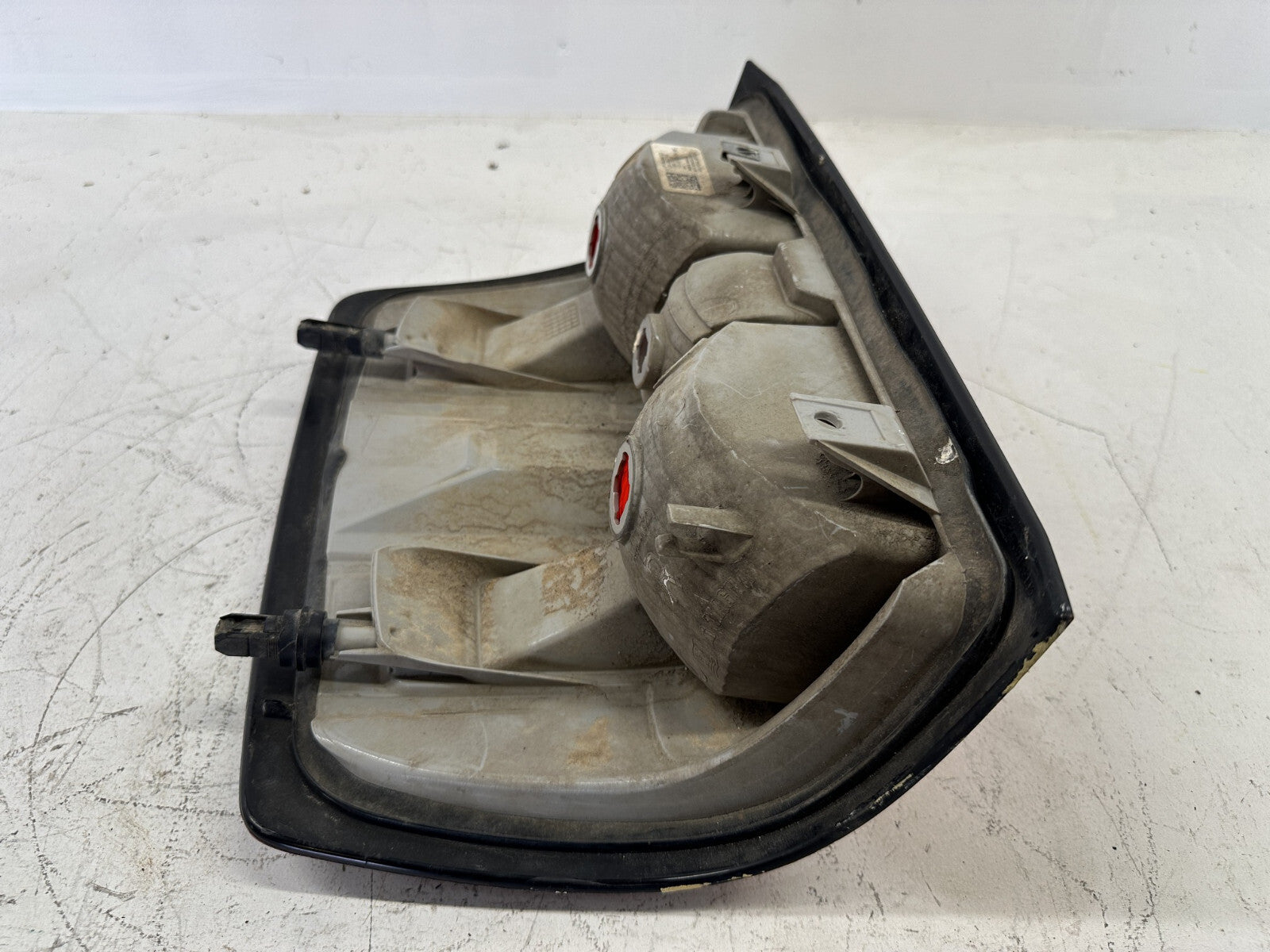 Tail Light Right Pass RH Damaged 16-19 Chevrolet Silverado 1500 84288723 OEM