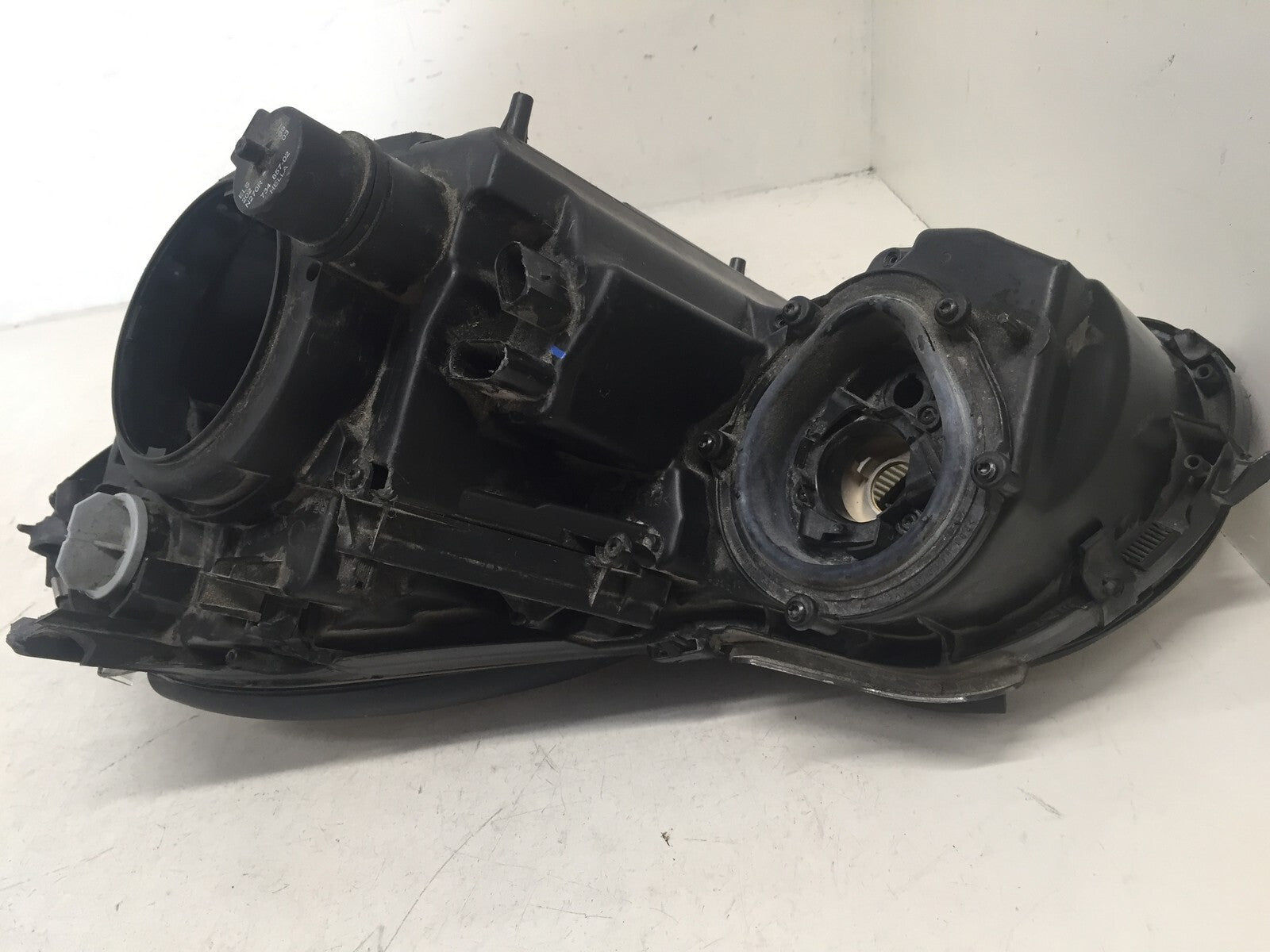 Headlight Damaged Passenger right side Mercedes Benz W211 E Class 2003-2006 OEM