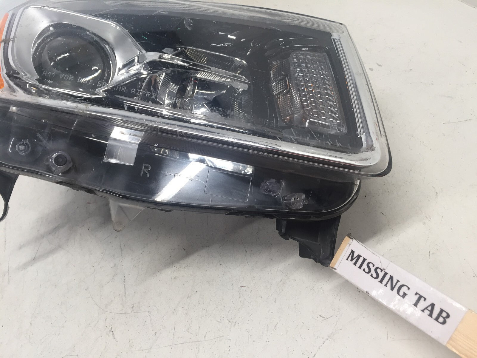 Headlight Damaged Right RH Jeep Grand Cherokee Halogen 14-2016 68110996AD OEM
