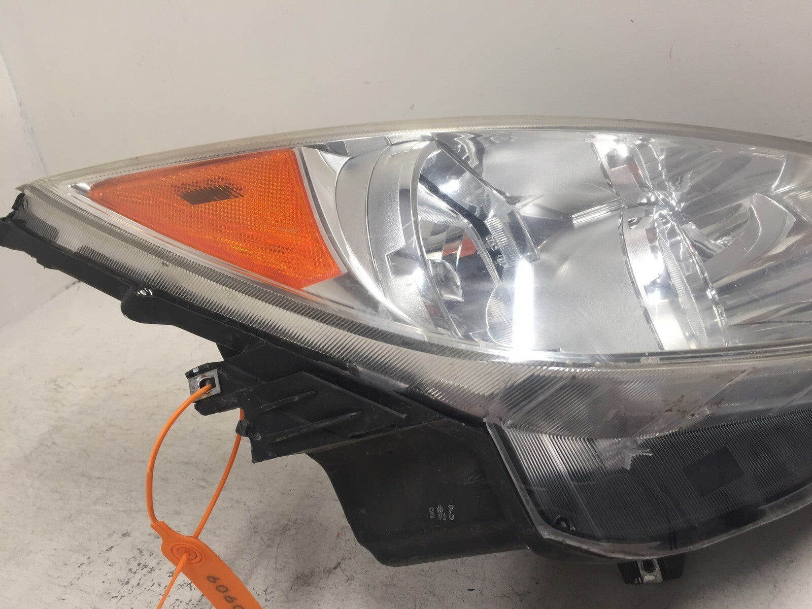 Headlight Damaged Halogen Passenger RH Buick Lacrosse 2010-2013 20941380 OEM