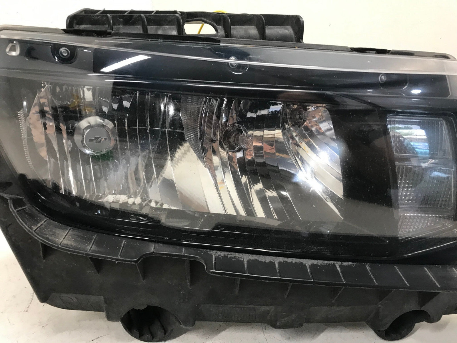 Headlight Damaged Halogen Right RH Passenger Chevrolet Camaro 14-15 23187850 OEM