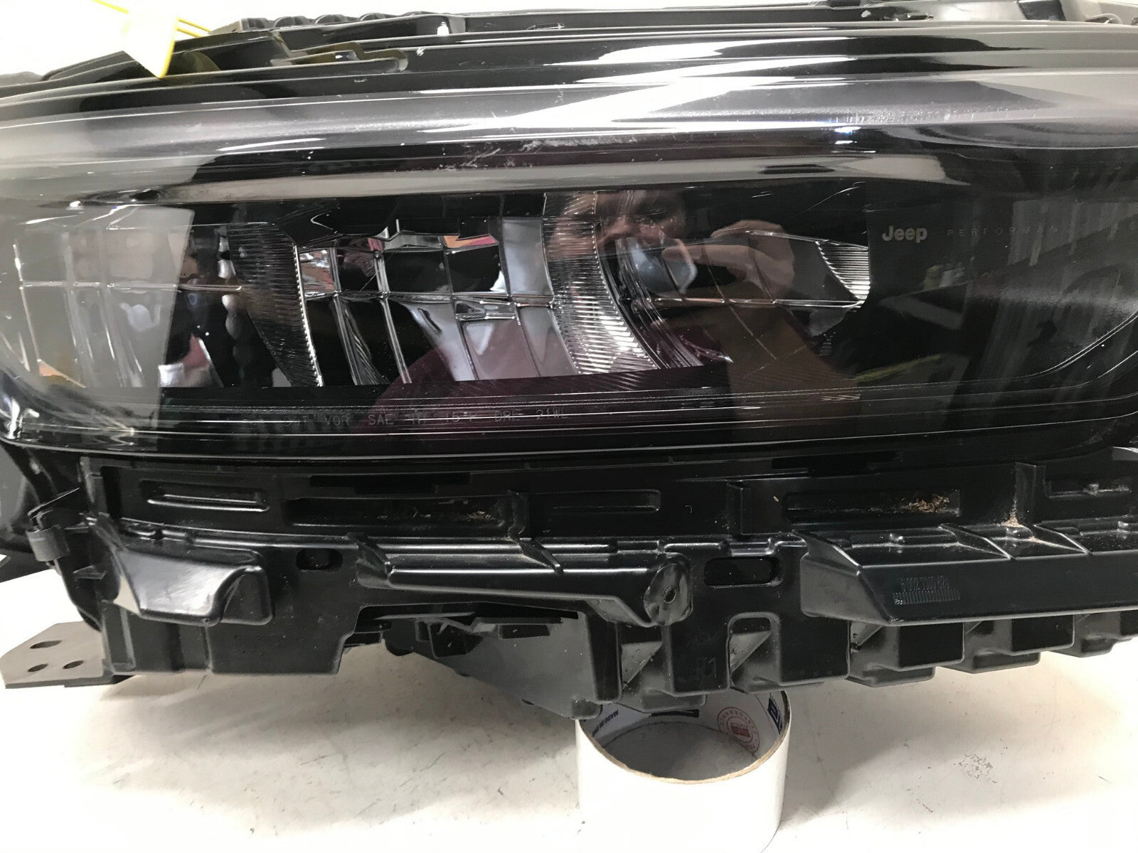Headlight Damaged RH Passenger 2021 2022 Jeep Grand Cherokee 68584656AC OEM