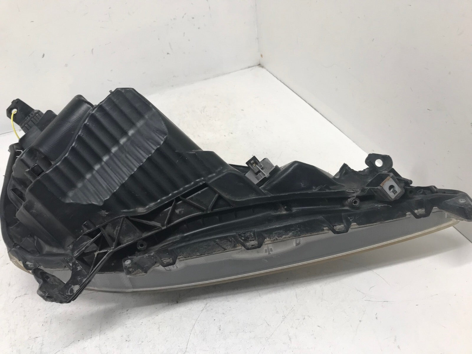 Headlight Damaged Driver LH 2009 2010 2011 Honda Fit Sport Model 33150TK6A11 OEM