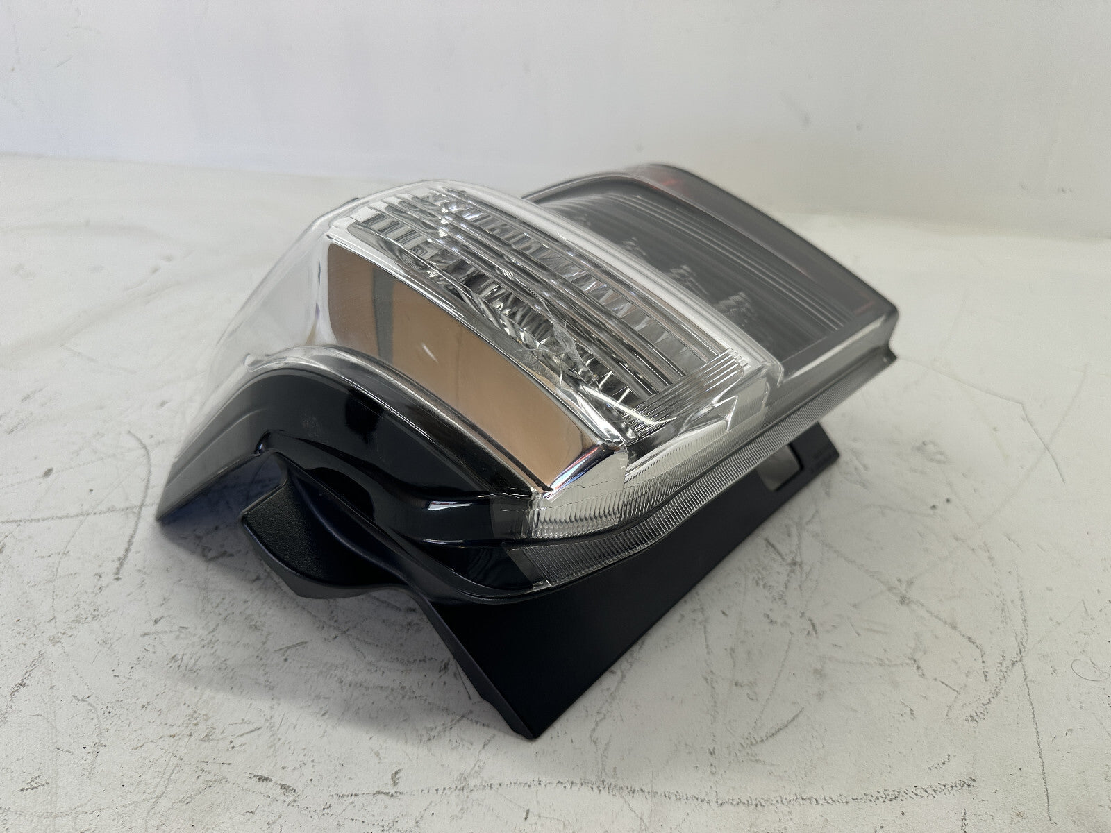 Tail light Damaged Right Passenger RH 2014-2023 Toyota 4Runner 81551-35402 OEM