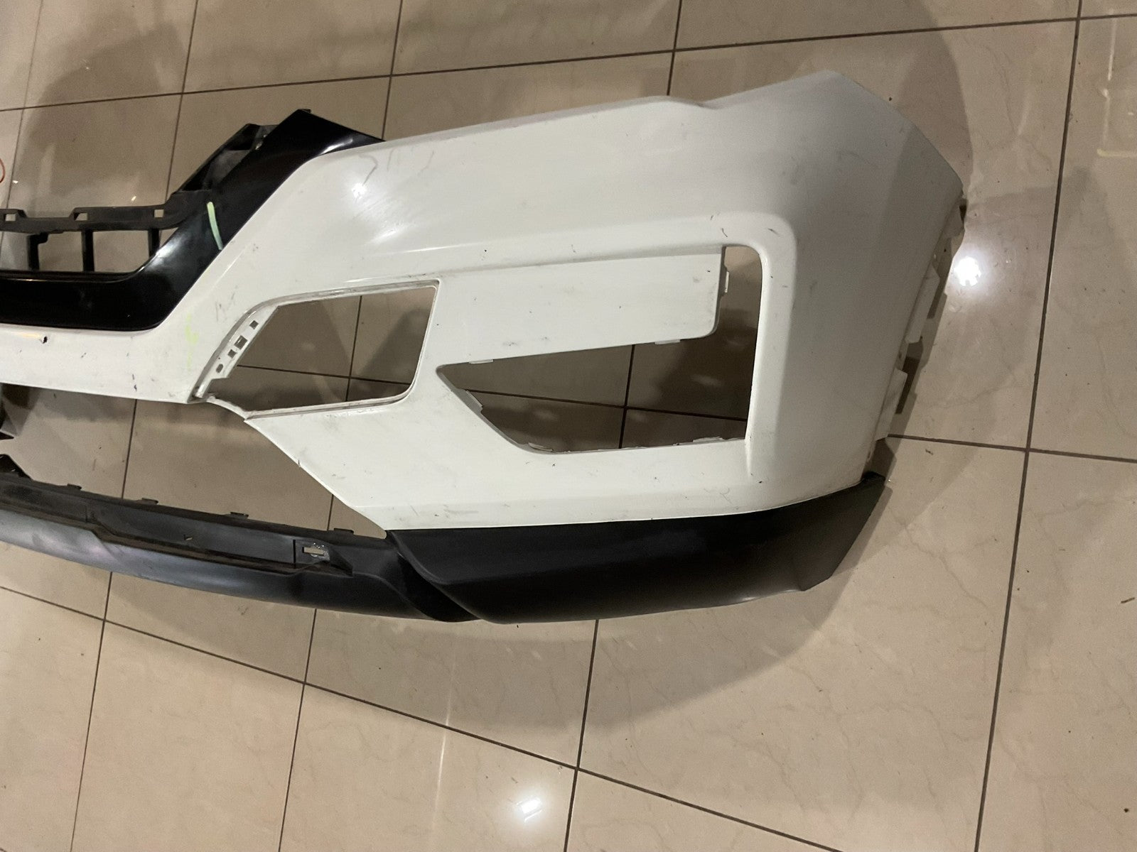 Front Bumper Cover White Nissan Rogue S SL SV SV Hybrd 17-19 62022+6fl0h OEM