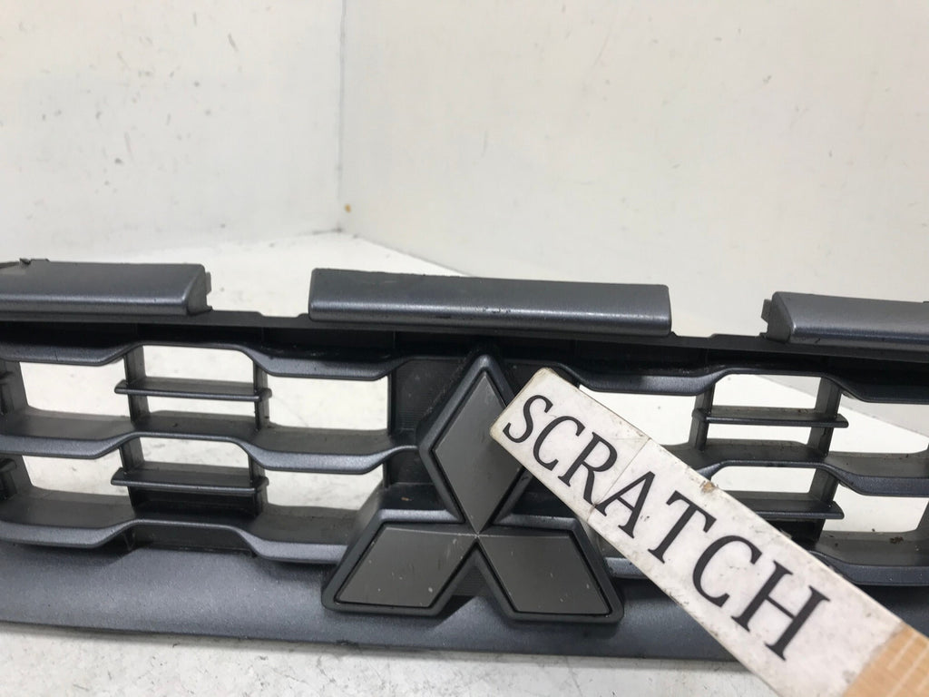 Grill Grille 2013-2015 Mitsubishi Outlander 6402A318 OEM