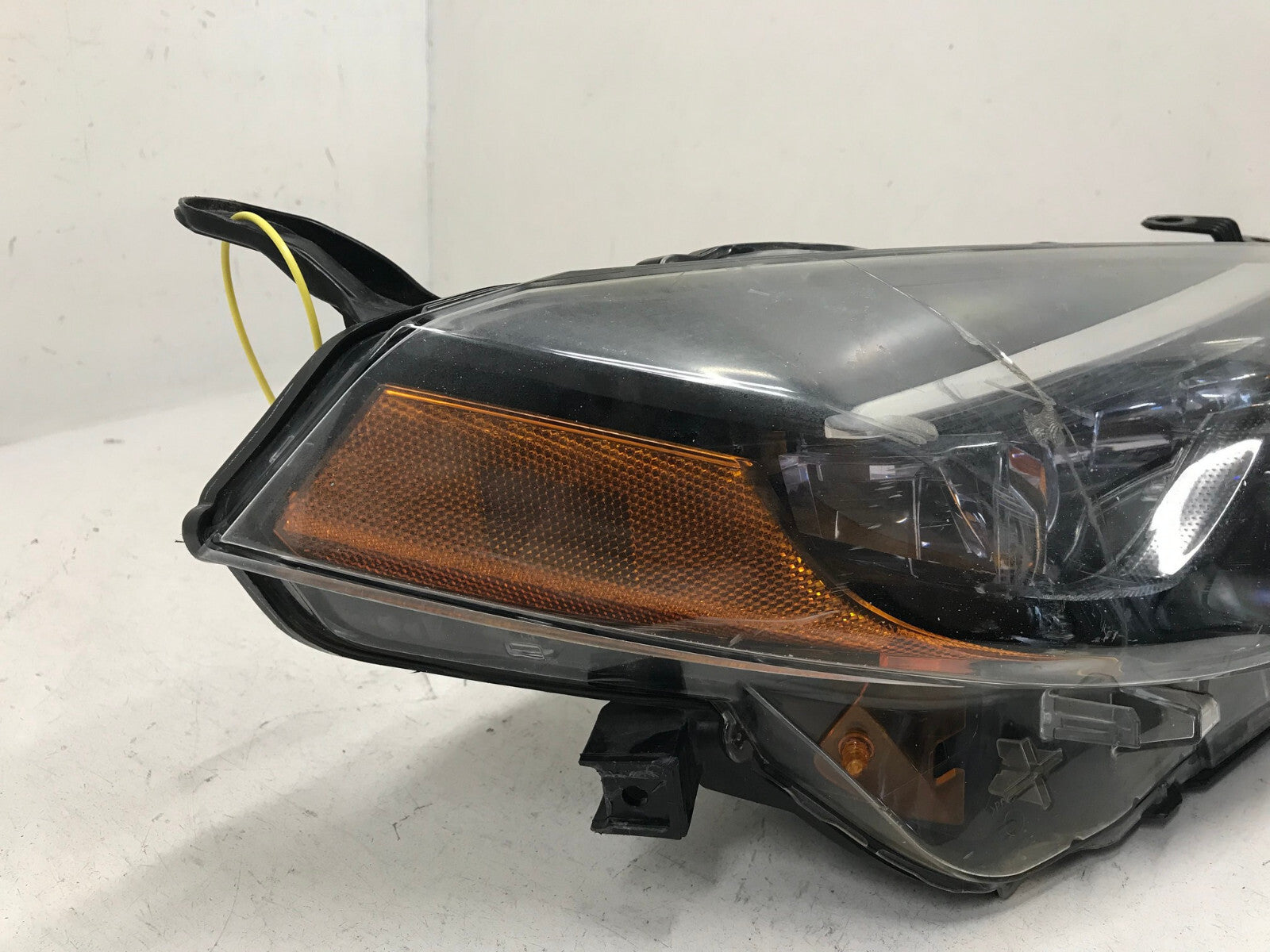 Headlight Damaged Right RH Toyota Corolla CE L LE LE ECO 17-19 81150-02M70 OEM