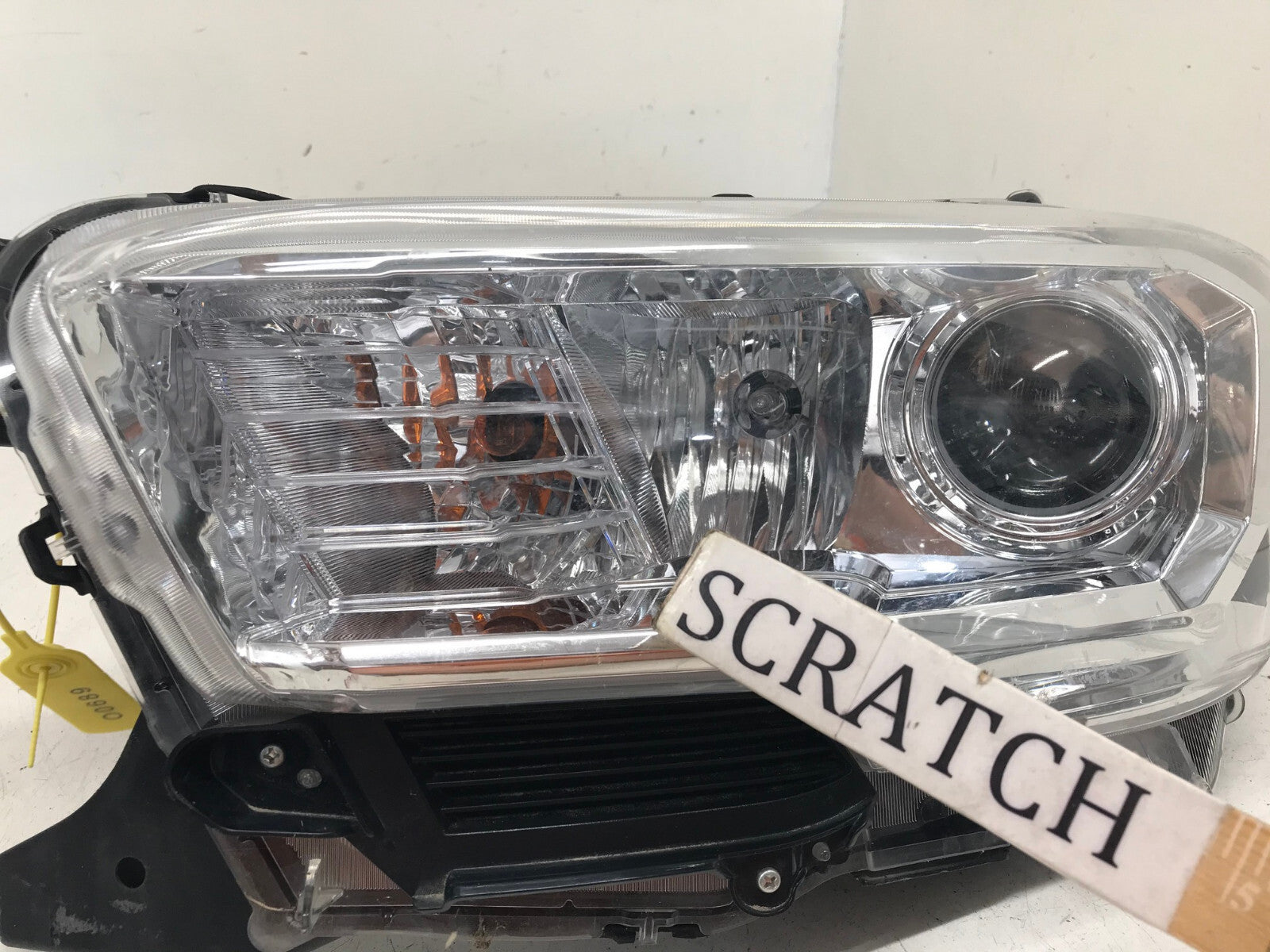 Headlight Damaged Left Driver LH Toyota Tacoma 2016-2018 8115004250 OEM