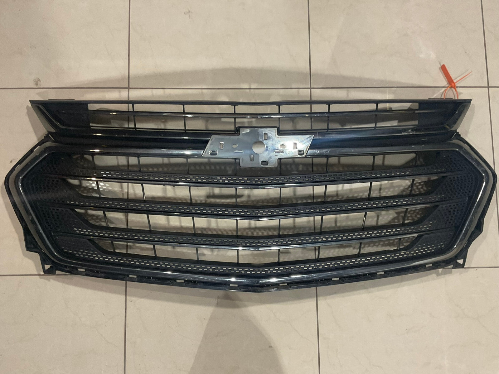Grille Grill Silver & Black 2018-2021 Chevrolet Traverse 23376132 OEM