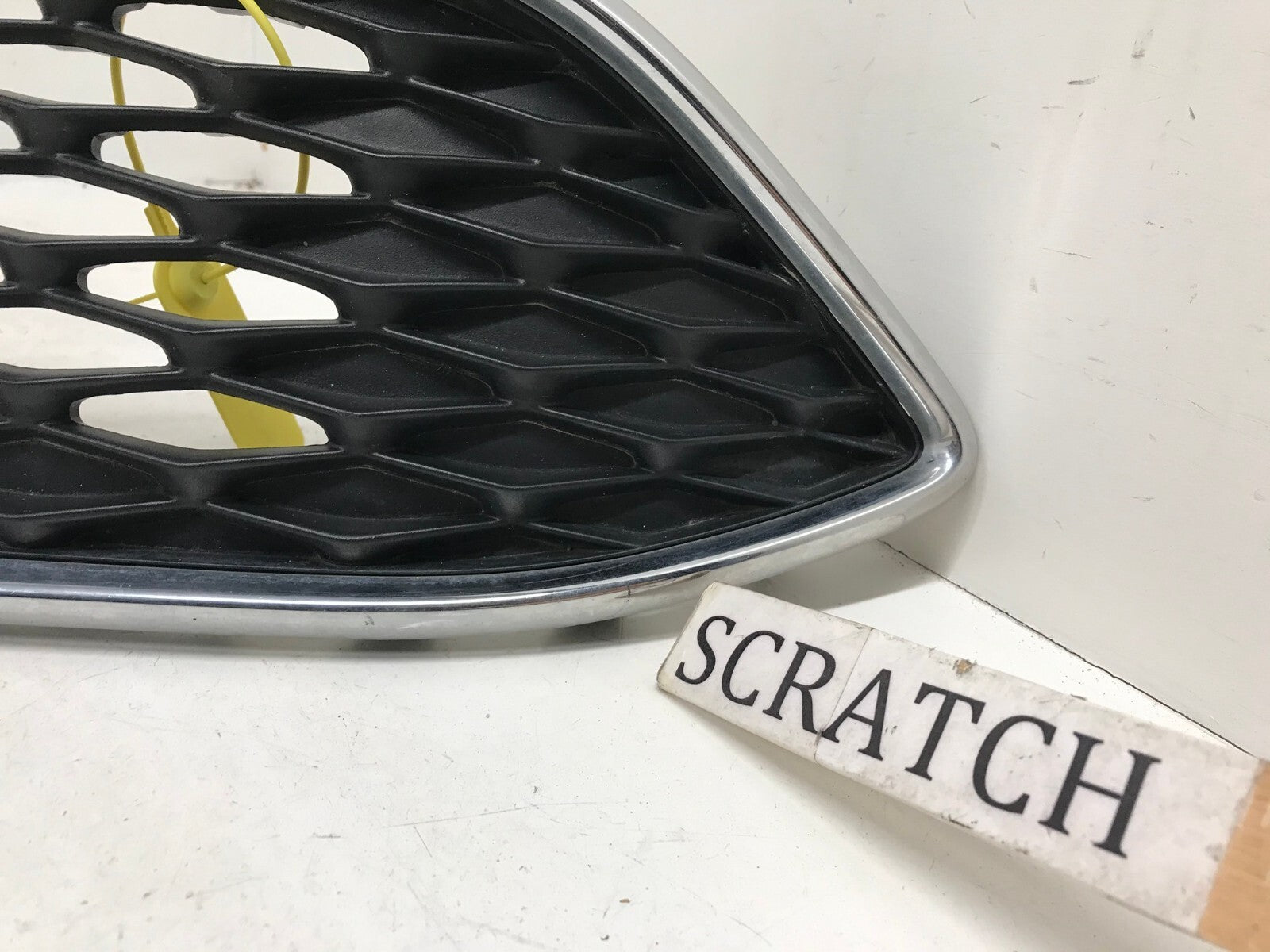 Grill Grille 2015 2016 2017 2018 Ford Focus F1EB-8200-BAW OEM