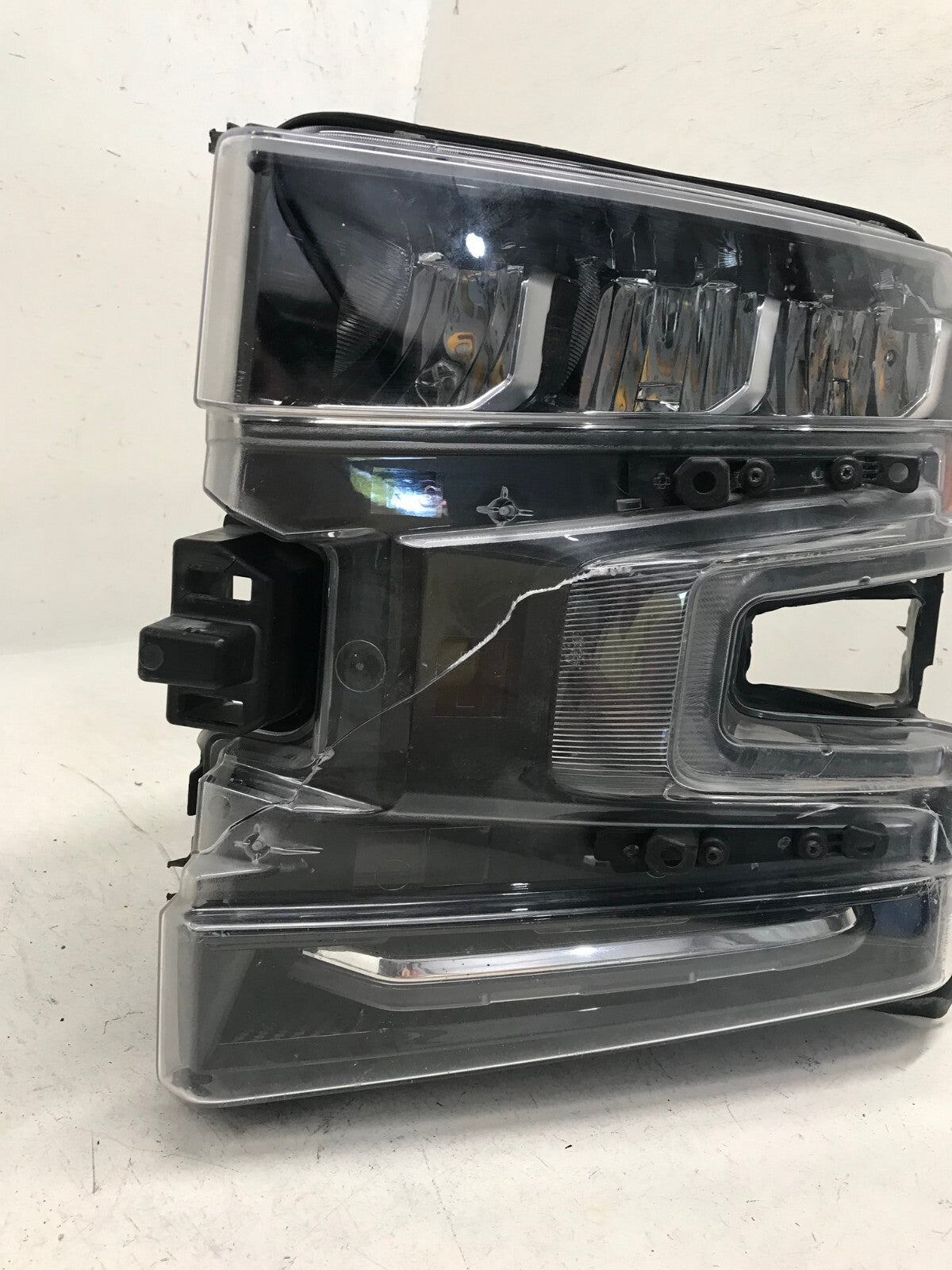 LED Headlight Left Driver LH Chevrolet Silverado 2019-2021 84621852 OEM