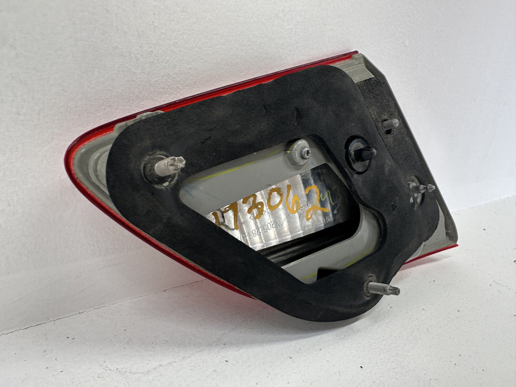 Tail light Damaged Right Passenger RH 16-19 Nissan Sentra 265503YU5A OEM