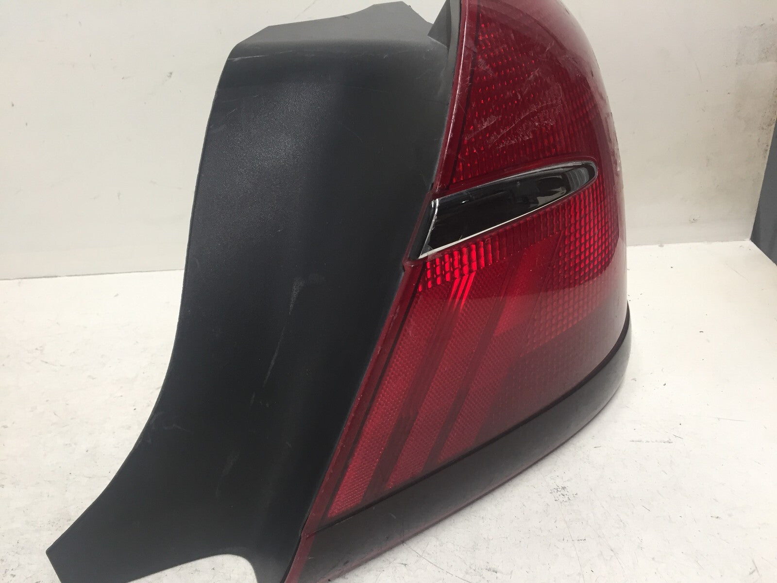 Tail light Damaged Lamp Right Passenger RH  Mercury Grand Marquis 1999-2002 OEM