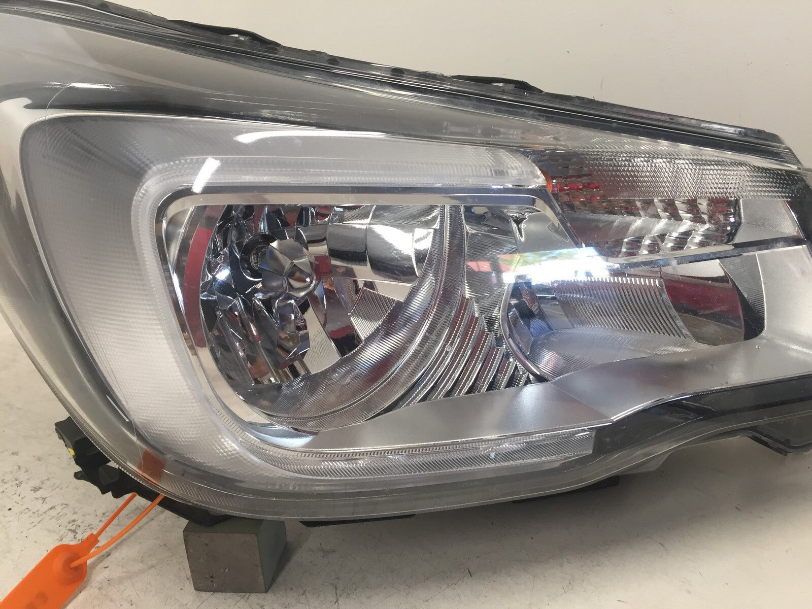 Halogen LED Headlight Damaged Right RH Passenger Subaru Forester 2017 2018 OEM