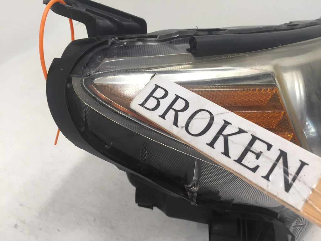 Headlight Damaged Halogen Passenger RH Toyota RAV4 2013-2015 81110-0R042 OEM